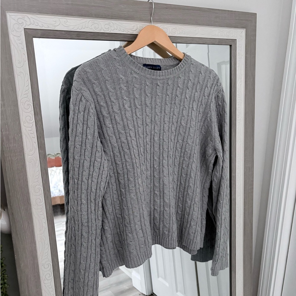 🦋 $10 Gray Cable Knit Sweater